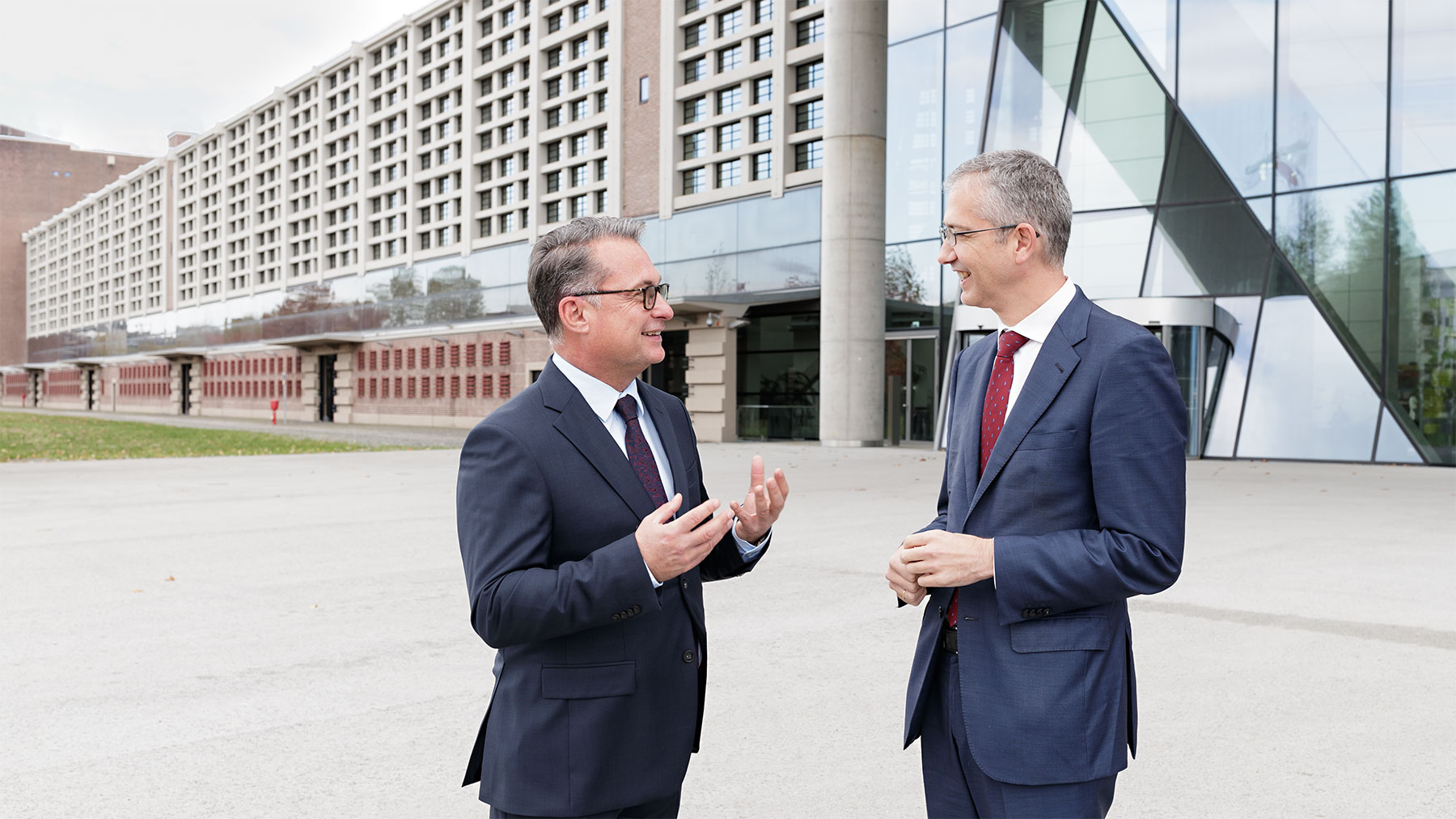 CEO Portrait: Bundesbankpräsident Joachim Nagel und der Gouverneur Pablo Hernández de Cos der Banco de España